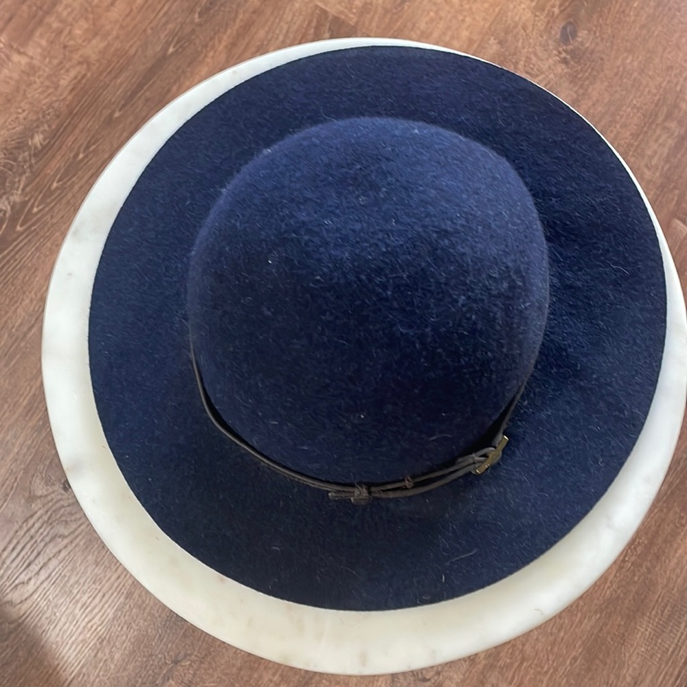 Wide brim hat/ fedora